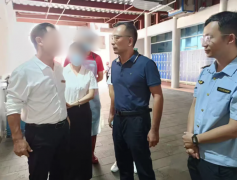 查抄组沉点查看食物原材料采购索证索票及进货